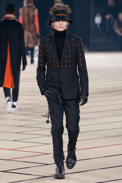 Look 38